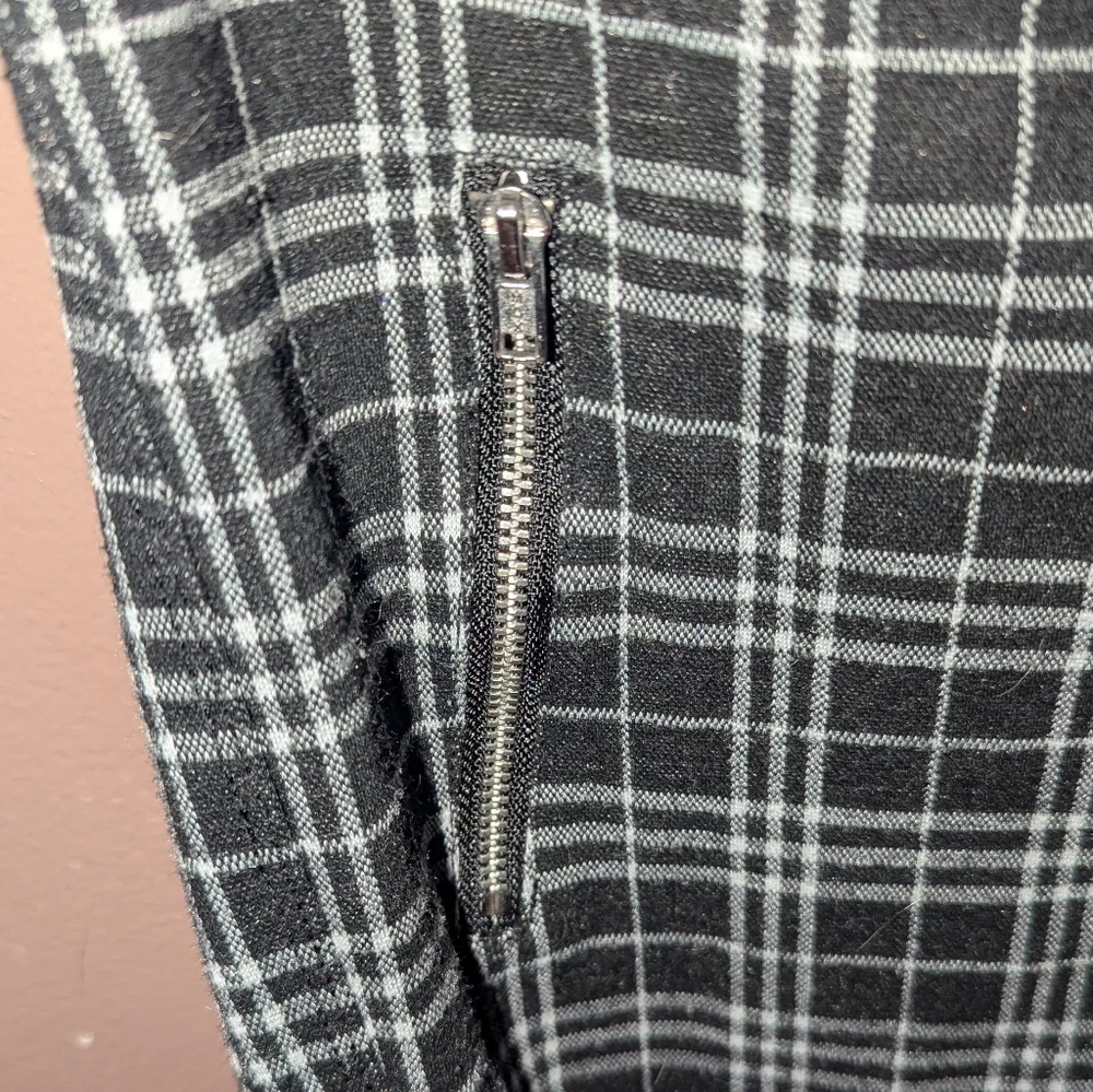 SO Monochrome Plaid Ponte Leggings - Picture 4 of 5
